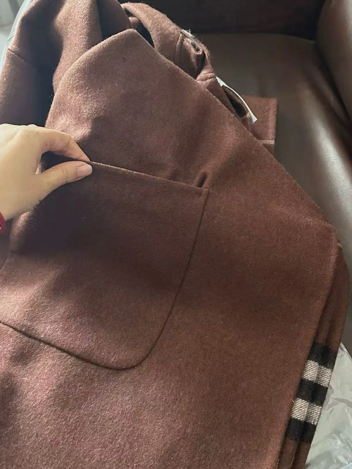 Wendeschöner karierter Wollumhang, Kapuzenschal, Damen-Luxus, warmer Winterschal, Geschenk, Ritter, B-Wappen, Zaubererhut, kariert, braun