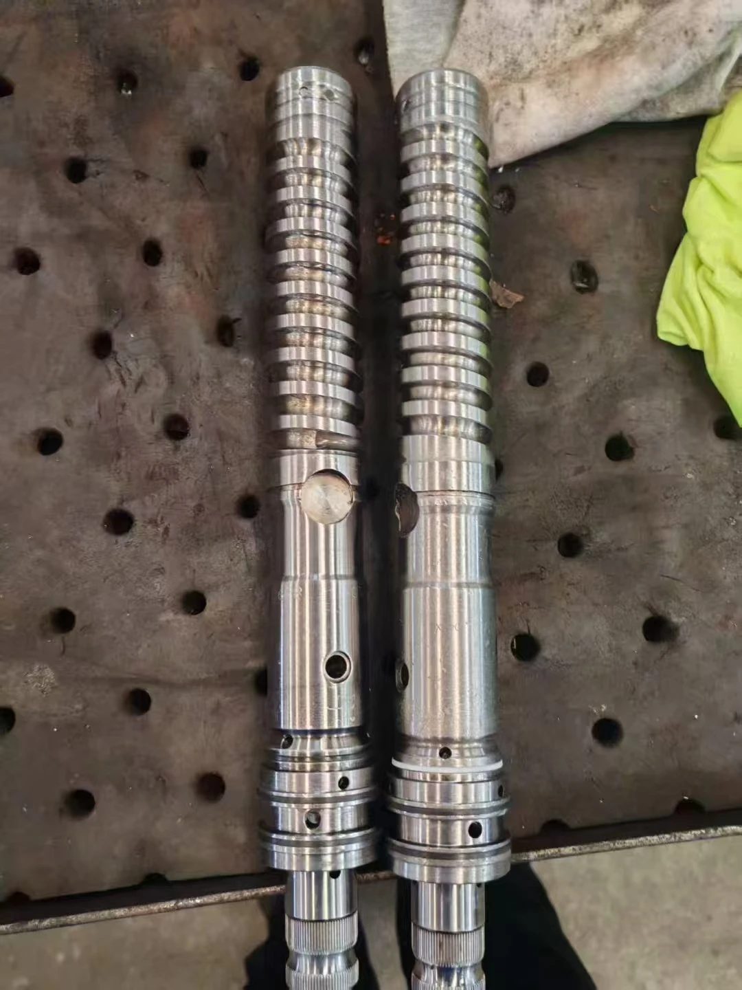 SAIC Hongyan Genlyon Scatola sterzo 3401010-T3800 DONGFENG Albero a vite senza fine sterzo per camion 8098957130 Albero sterzo 8098957111