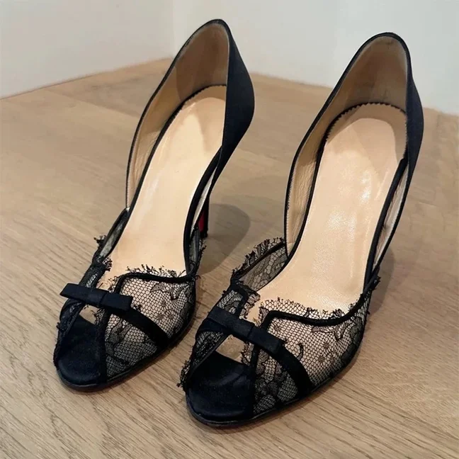 Sexy Kant Boog Satijn Peep Toe Hoge Hakken Vrouwen 2025, Nieuw in Elegante Ondiepe Luxe Designer Pumps Sandalen Party Vintage Schoenen