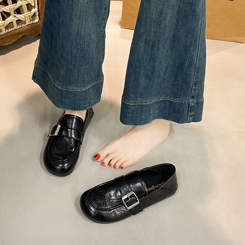 

Black low-heeled one-pedal small leather shoes women's breathable soft-soled commuter shoes 2025 summer new Muller shoes