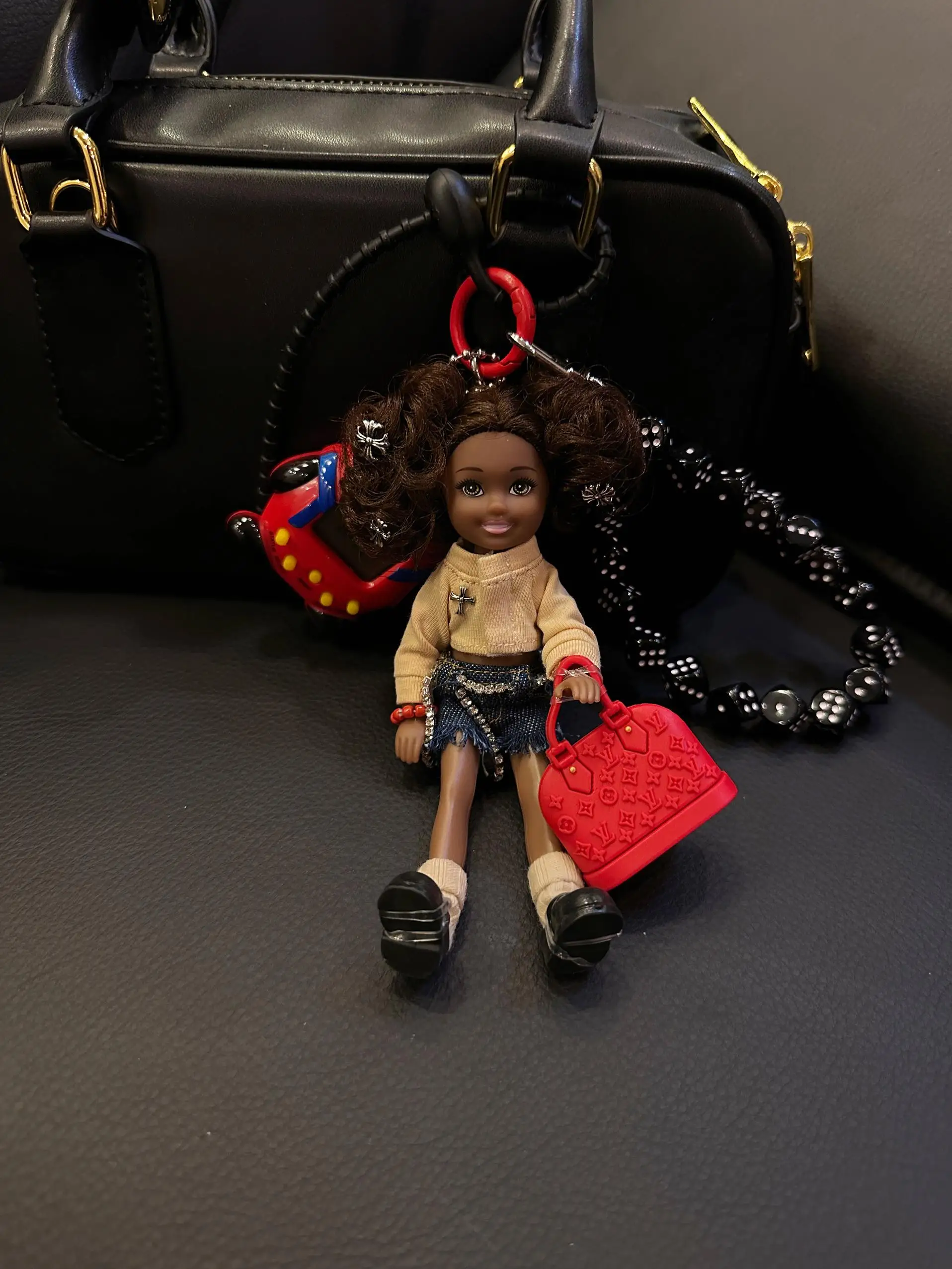 Dophee الأصلي الساخن الفرخ حقيبة قلادة الأميرة أسود كبير الشعر دمية زخرفة شخصية ملحقات الهاتف المحمول سلسلة المفاتيح