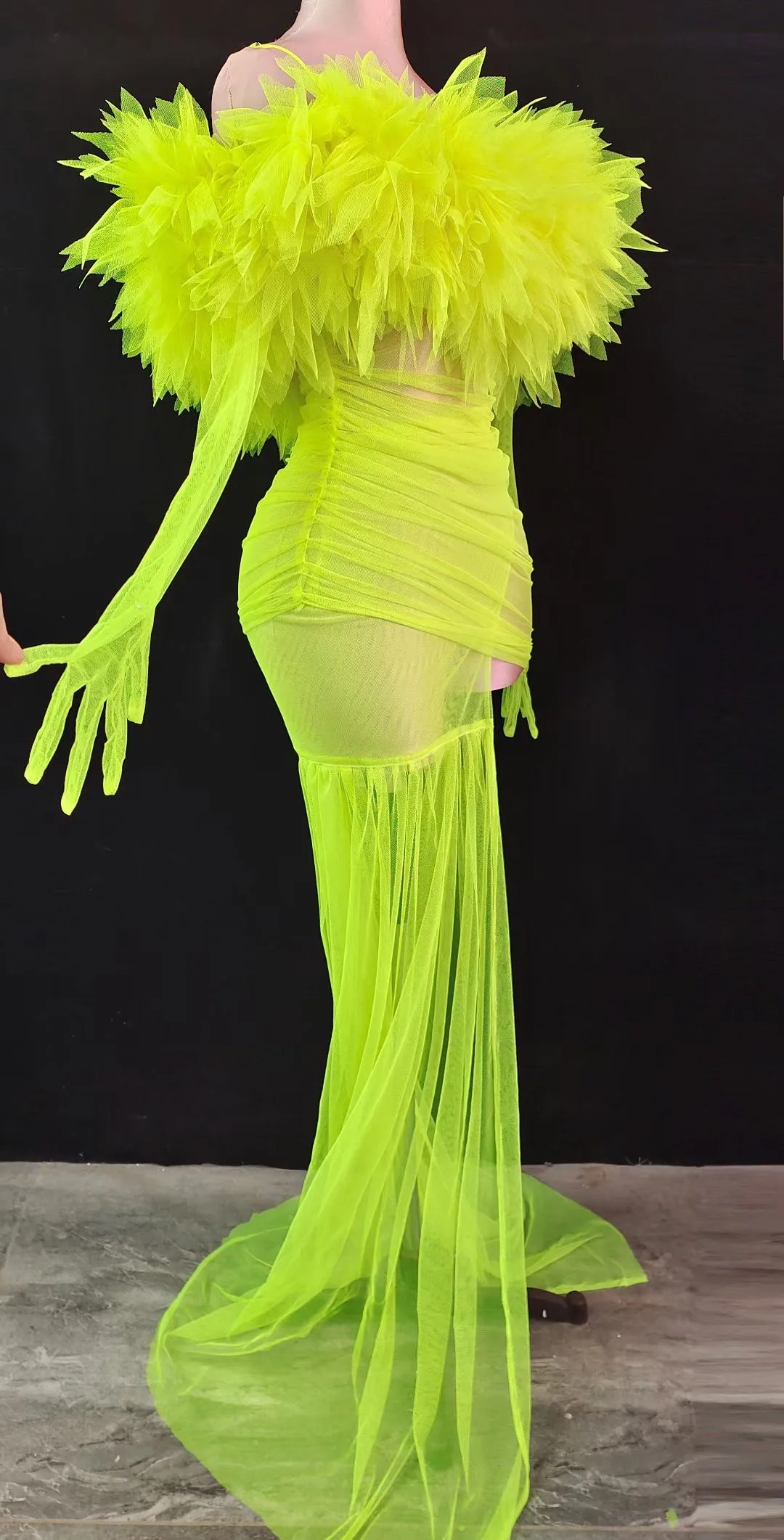 Fluoreszenz grüne Gaze Perspektive sexy Schlepp kleid mit Handschuhen für Frauen Modenschau Bühnen kostüme Drag Queen Outfits