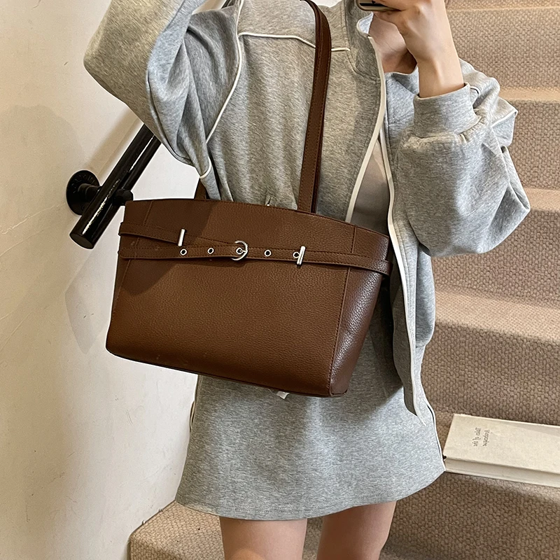 

Luxury Classic Leather Commuter Bag Large Capacity Minimalist Crossbody Handbag Women Tote Messenger Purse