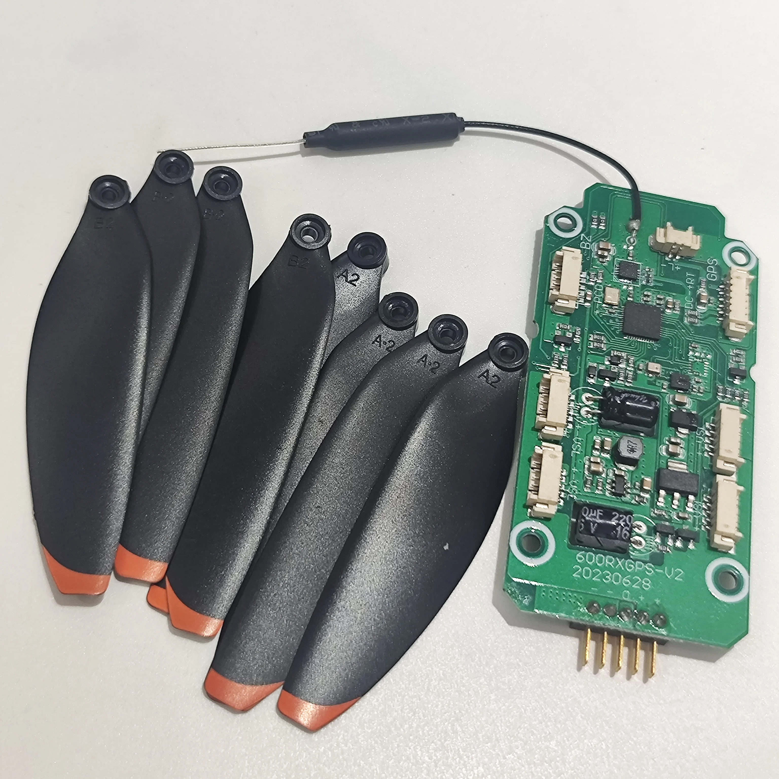 

LYZRC L600 PRO Сервоверсия L600Pro Складной GPS Бесщеточный RC Квадрокоптер Дрон Оригинальная приемная плата CW CCW Реквизит Часть лезвия