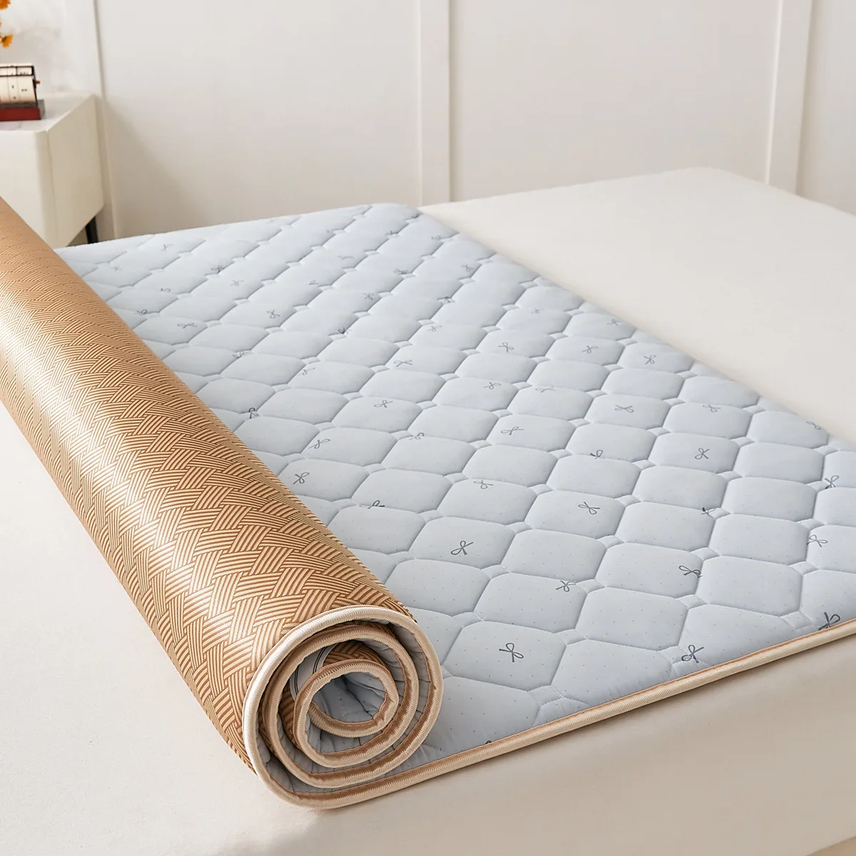 

All Season Mattress Protector Thin Bamboo Mat Non Slip Foldable Dorm Bed Cover Pad