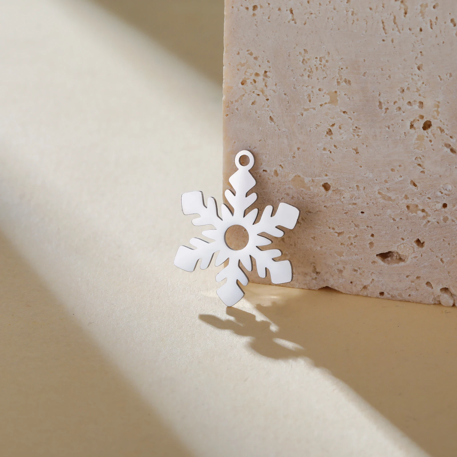 3Pcs/Lot White And Gold Color Snowflake Stainless Steel Charms For Winter Christmas Necklace Bracelet Making Jewelry Gift