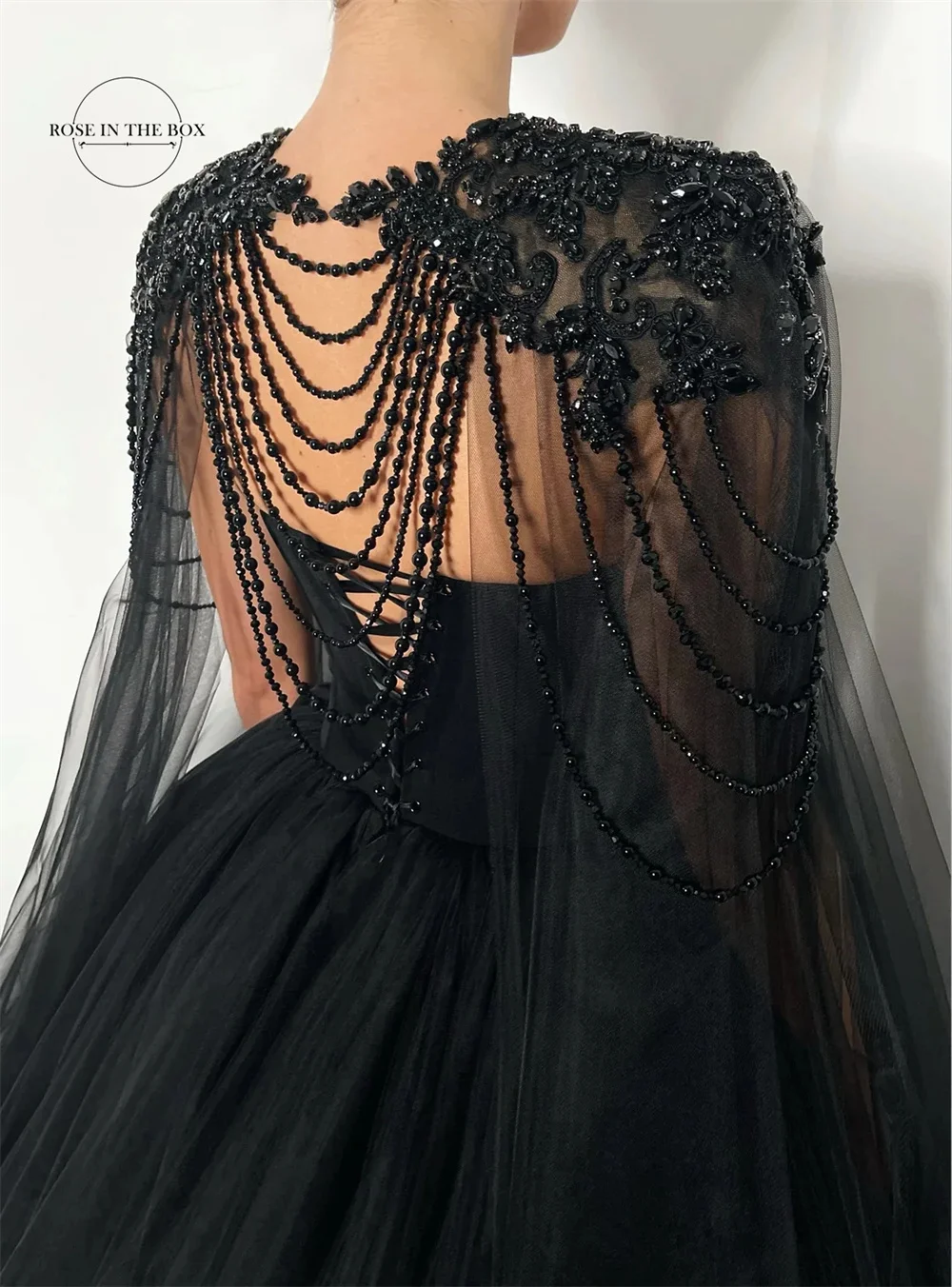 Robes de mariée corset perlées en cristal gothique noir de luxe, robes éducatives de Novia, chérie élégante, patients en tulle, quoi que ce soit avec une longue cape