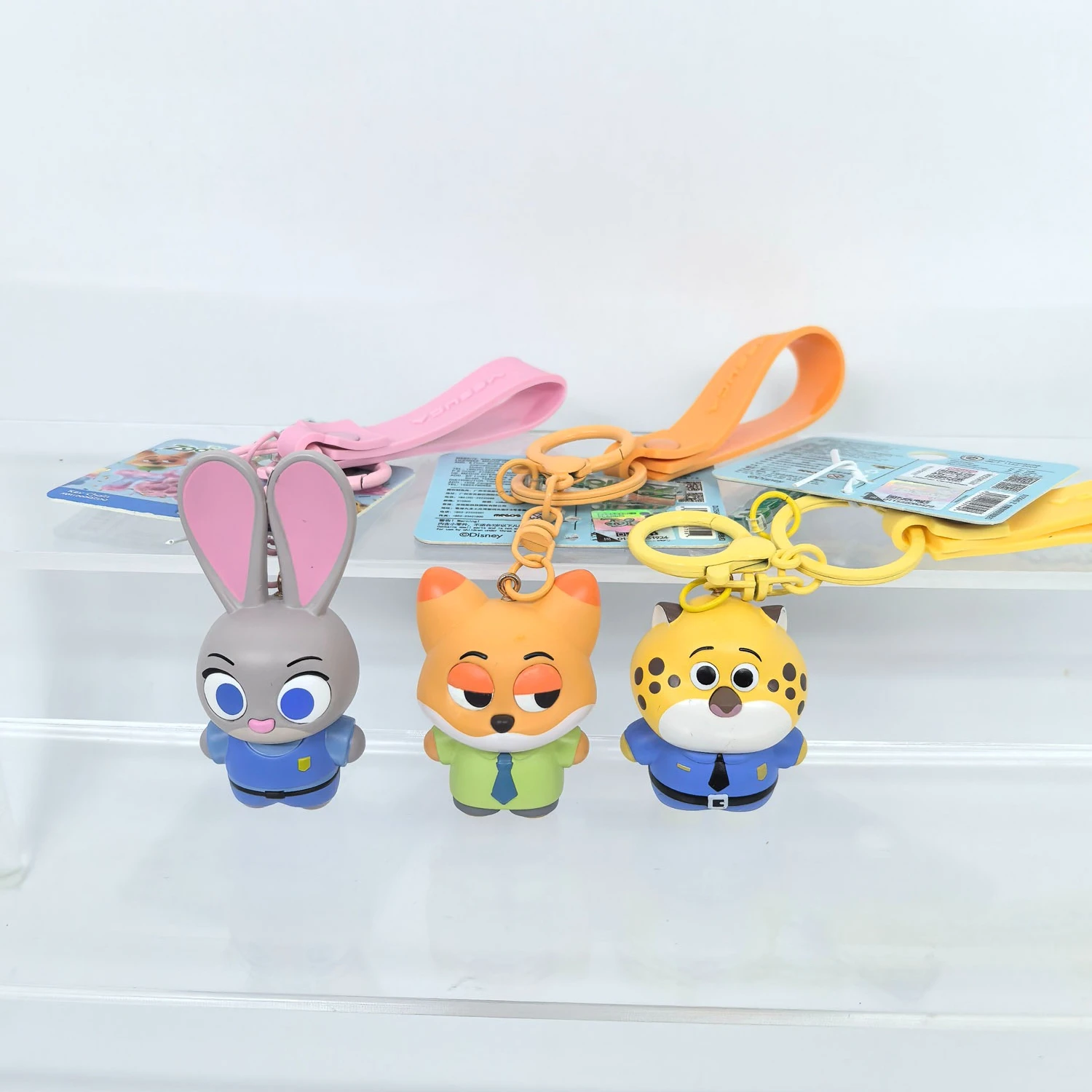 ديزني الرسوم المتحركة ZOOTOPIA الكرتون المعلقات الرسوم المتحركة البلاستيكية عمل أرقام على ظهره المفاتيح الحلي الأطفال هدايا عيد الميلاد