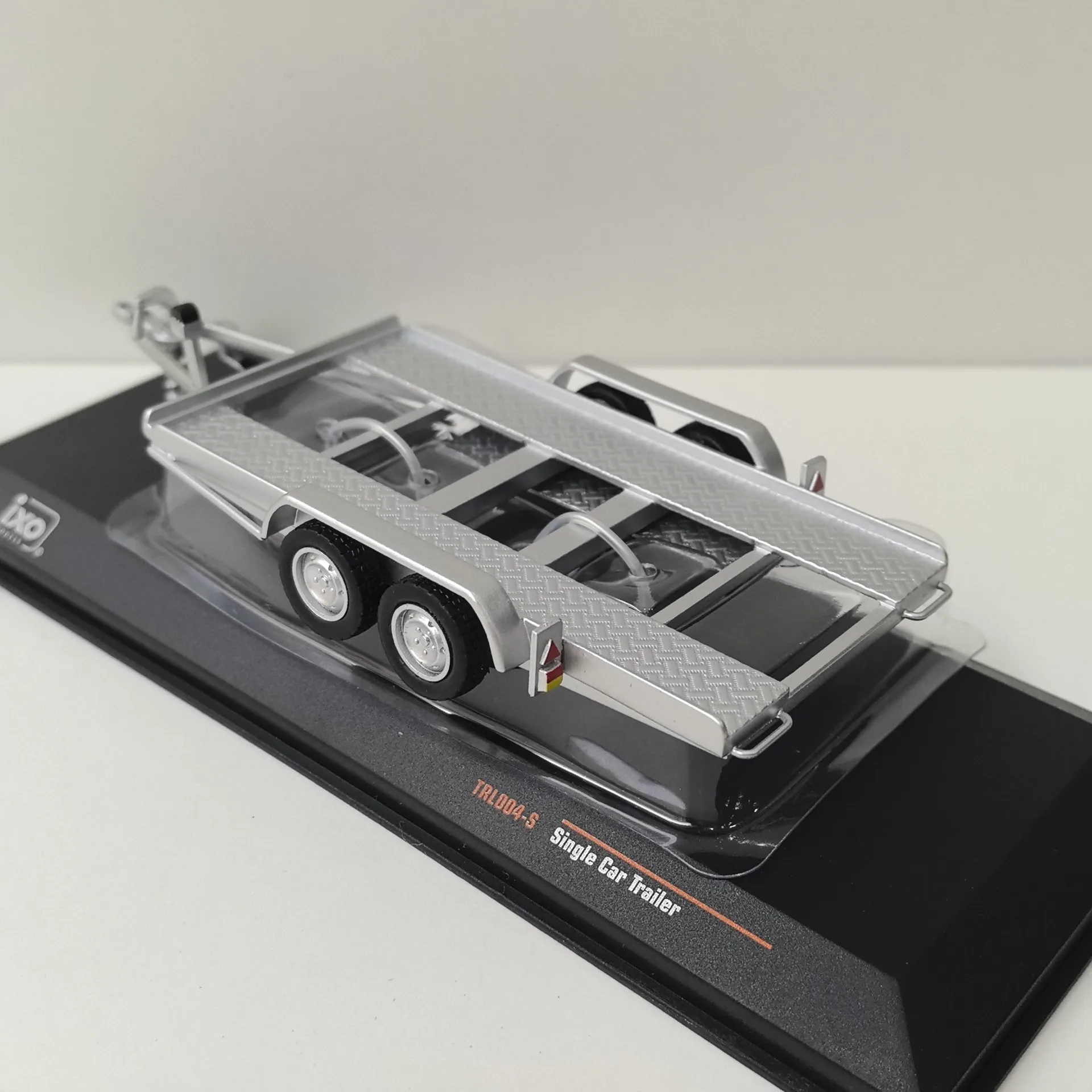 Diecast IXO 1/43 Scale SINGLE CAR TRAILER Alloy Car Model Collectible Toy Gift Souvenir Display Ornament