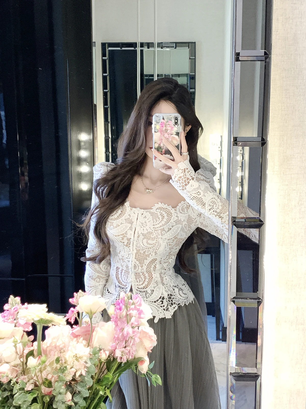 

JustQin Весна 2025: Сексуальная женская футболка с кружевной отделкой, облегающая, однотонная, для повседневной носки, с длинным рукавом, квадратным вырезом, укороченная