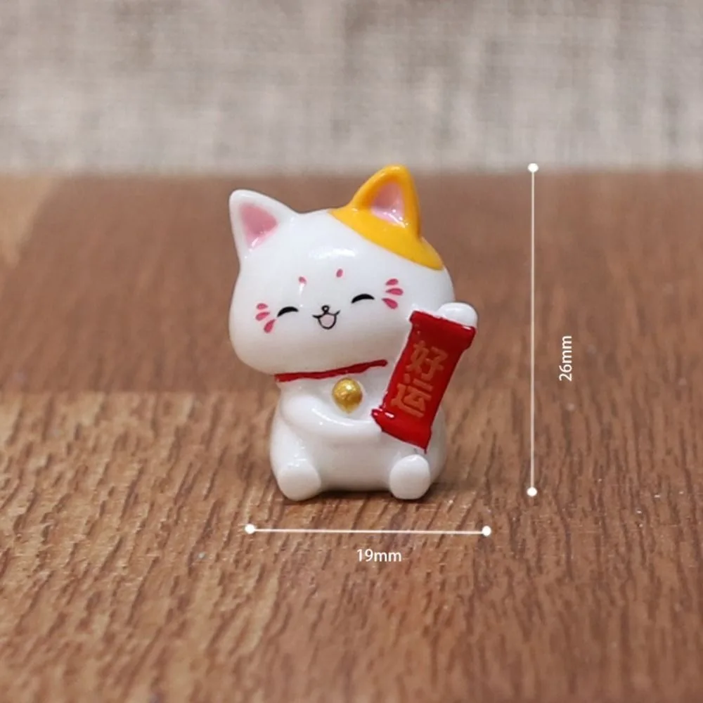Mini Lucky Cat Car Ornaments Cute Simple Fortune Cat Figurines Lovely Realistic Cat Micro Landscape Ornament Desktop