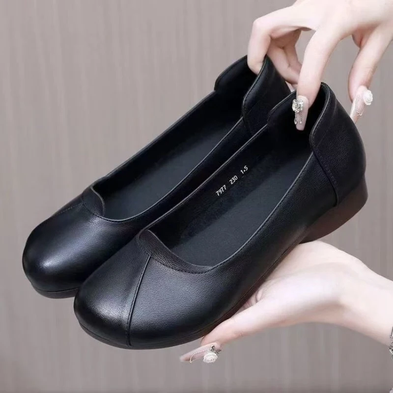 

Women's Lightweight PU Slip On Shoes Shallow Round Toe Low Top Flats Rubber Sole Soft Sole Walking Work Shoes