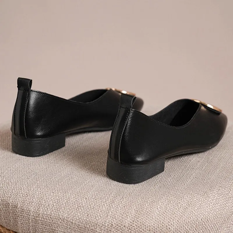 รองเท้าส้นเตี้ยทรงเหลี่ยม สีพื้น สไตล์เรโทรลำลอง รุ่นใหม่ ปี 2025 ไซส์ 33-43 ขายดี รองเท้าลำลองผู้หญิง คุณภาพเยี่ยม