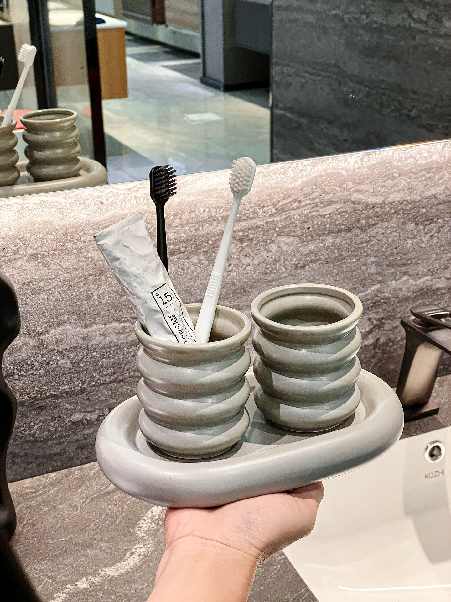 

Набор для чистки зубов для пары: противоскользящие аксессуары для ванной, стакан для зубной щетки и зубной пасты, для домашнего использования, новинка 2025 года