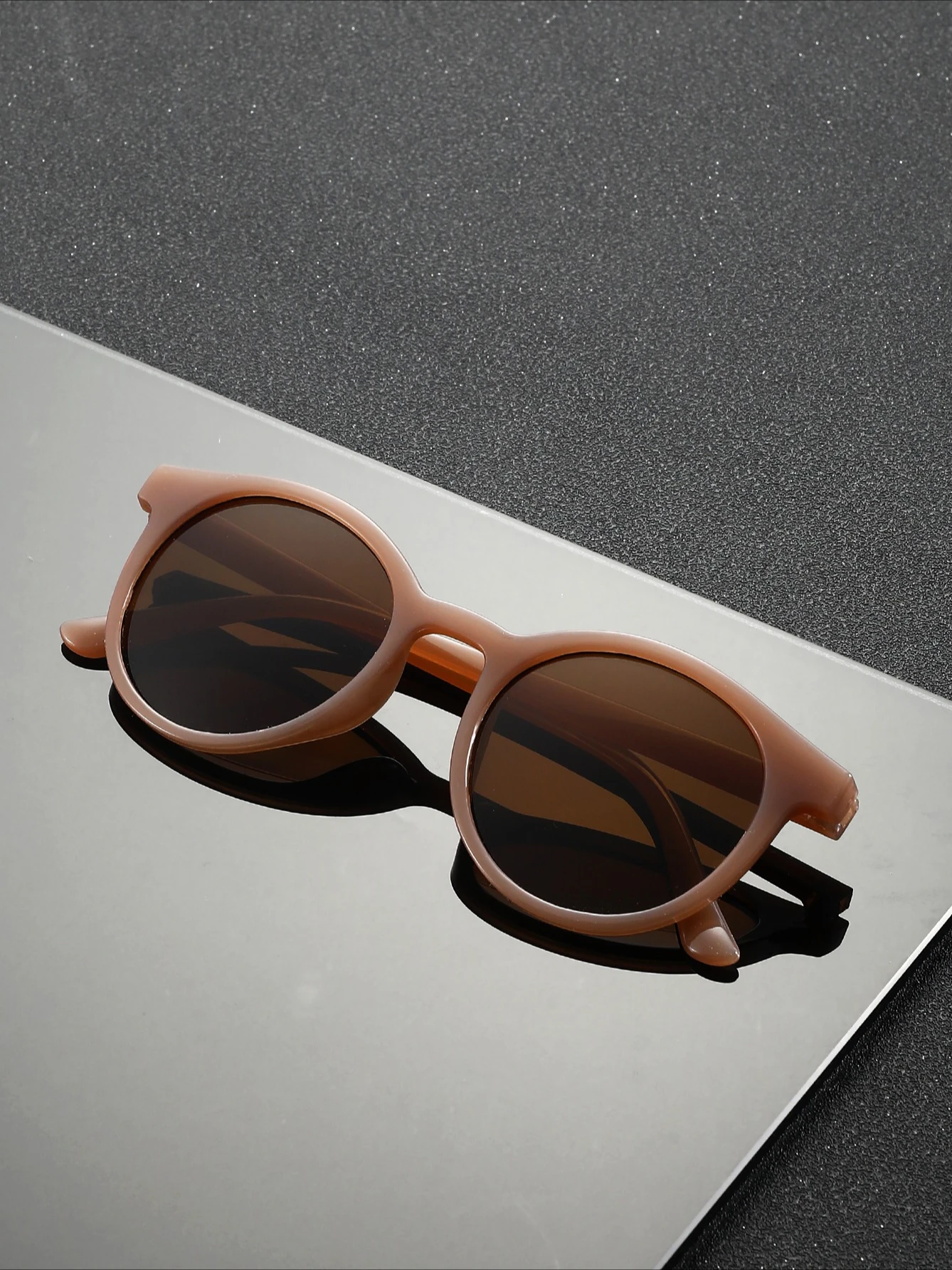 نظارات شمسية كلاسيكية بإطار دائري بلون هلامي للجنسين
