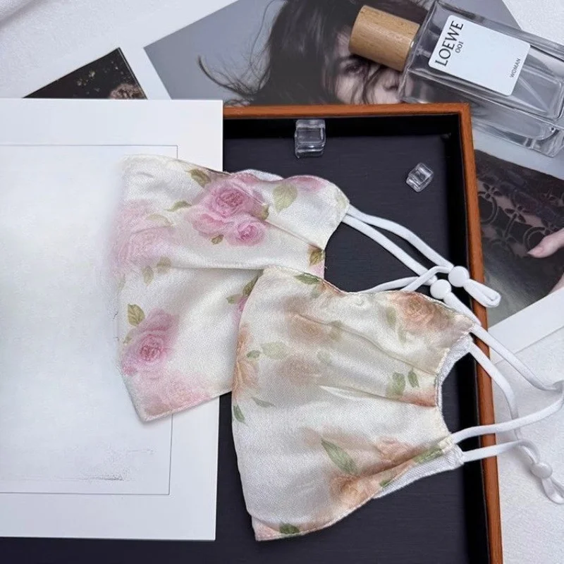 Damska maska przeciwsłoneczna na twarz z kwiatowym wzorem, urocza, słodka, modna i stylowa.