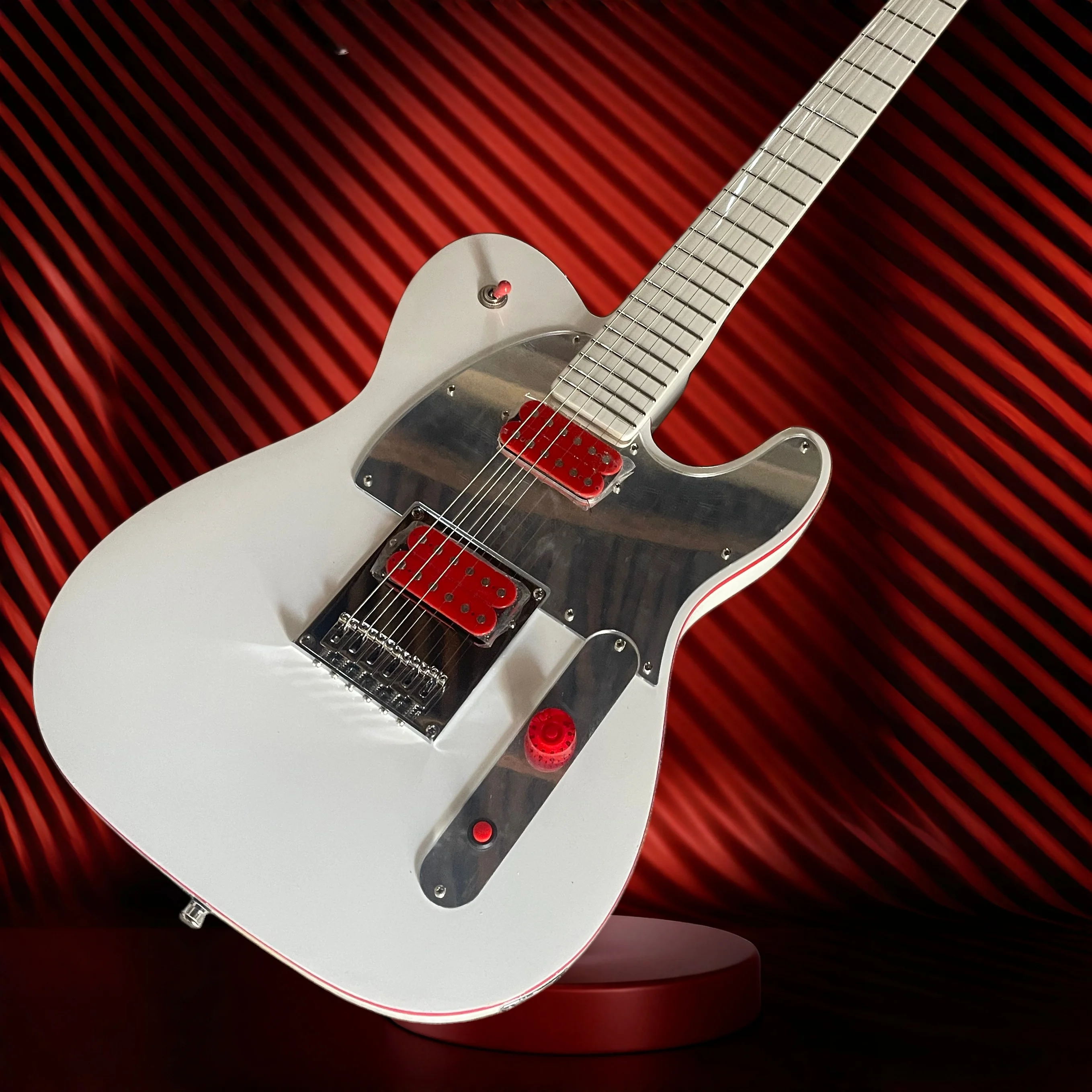 Solid White TL Electric Guitar HH Red Humbucker Pickups Mirror Metal Pickguard Punk Rock Performance Guitar Maple Fingerboard