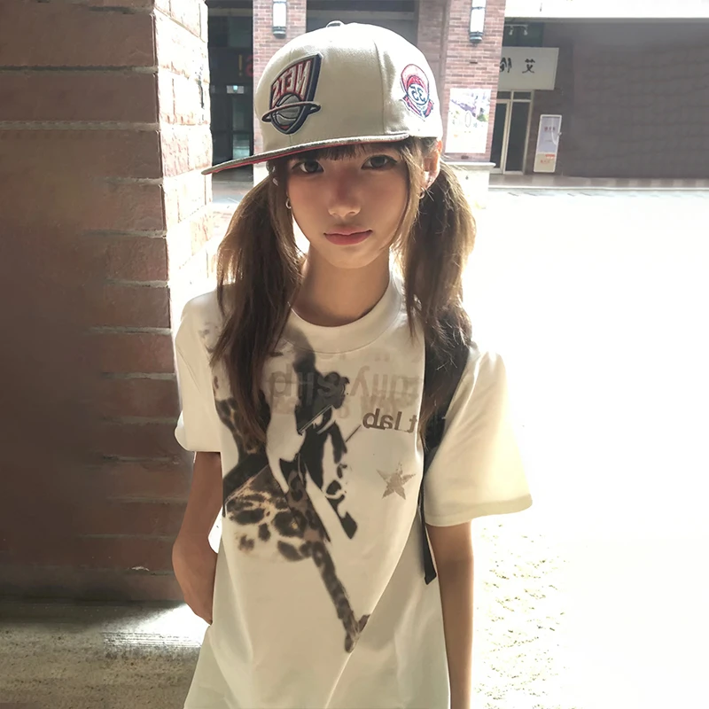 Karrram اليابانية Y2k الكتابة على الجدران تي شيرت مطبوع Trashy 2000s نمط قصير الأكمام تي شيرت خمر Harajuku فضفاض تي شيرت الأمريكية