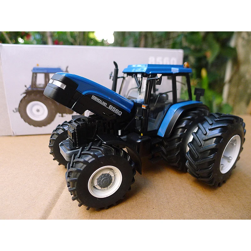 

Diecast Alloy 1:32 Scale 8560 Six Wheeled Agricultural Tractor Car Model Adult Classics Collection Toy Gift Souvenir