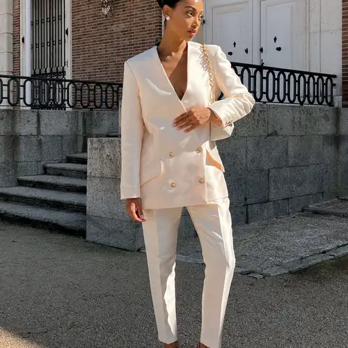 ملابس الحفلات والعطلات