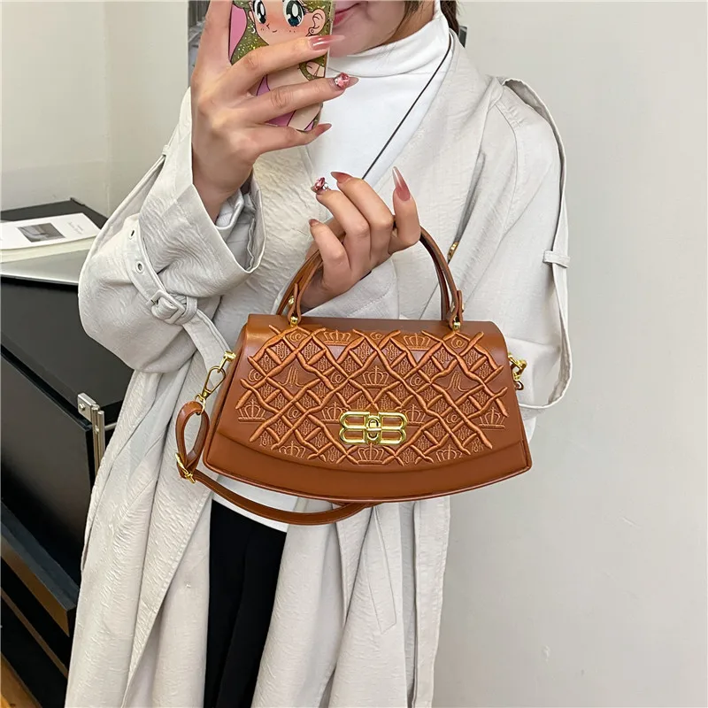 

2025 Underarm Bag for Women Trendy Shoulder Purse Chic Crossbody Bag Minimalist Versatile Day To Night Casual Bag