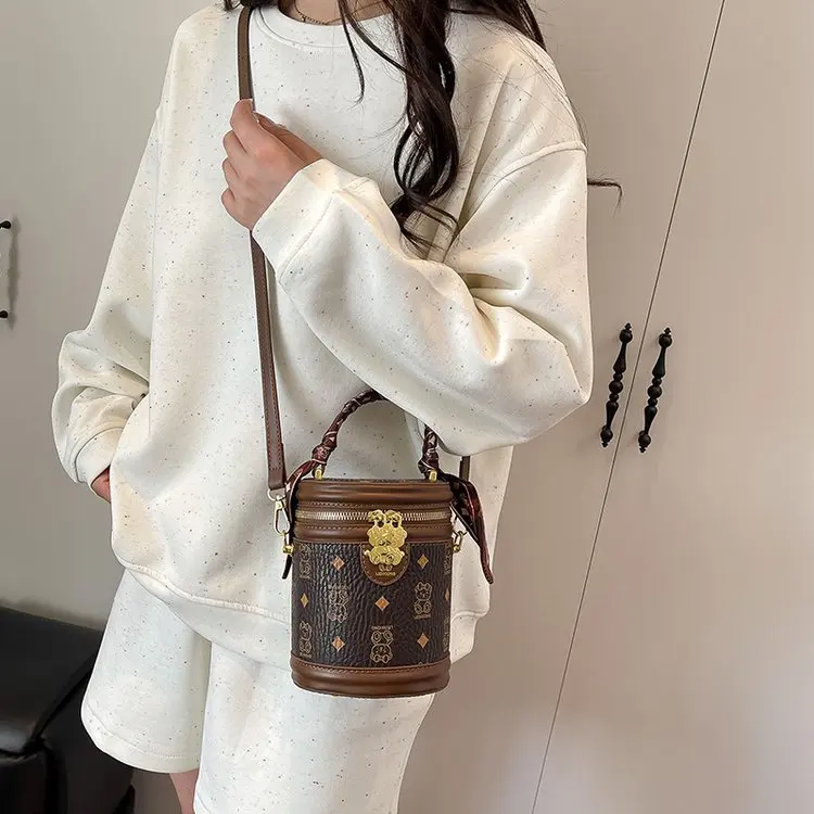 

Новая женская люксовая сумка-ведро 2026 года: регулируемая, многофункциональная, с верхней ручкой, на плечо и через плечо, в дизайнерском стиле, универсальная для повседневного использования