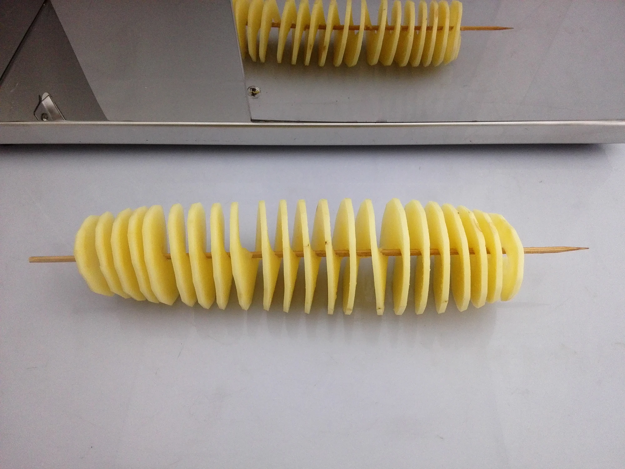 

Electric Tornado potato machine, potato spiral cutting machine,potato cutter machine /potato chips machine