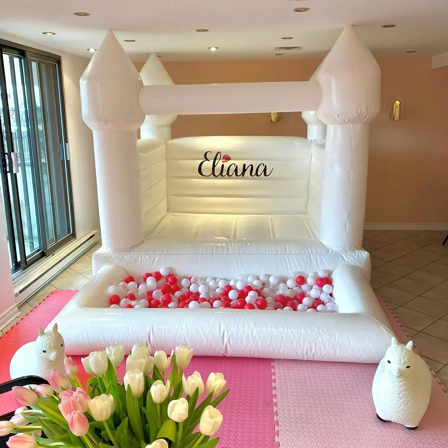 Mini castillo hinchable con soplador para niños, juego suave, casa de rebote blanca de PVC con tobogán, piscina de bolas, personalización de fiesta inflable