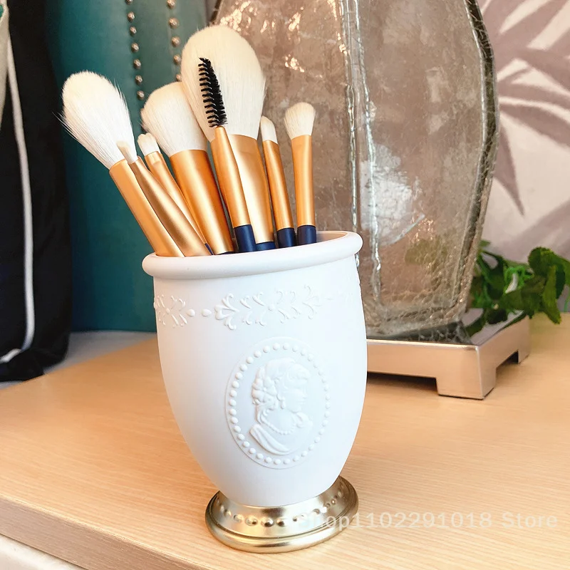 

Retro Makeup Brush Holder Bottle Jar Embossed Portrait Cosmetic Tools Comb Case Pen Container Beauty Bucket Desktop Storage Box