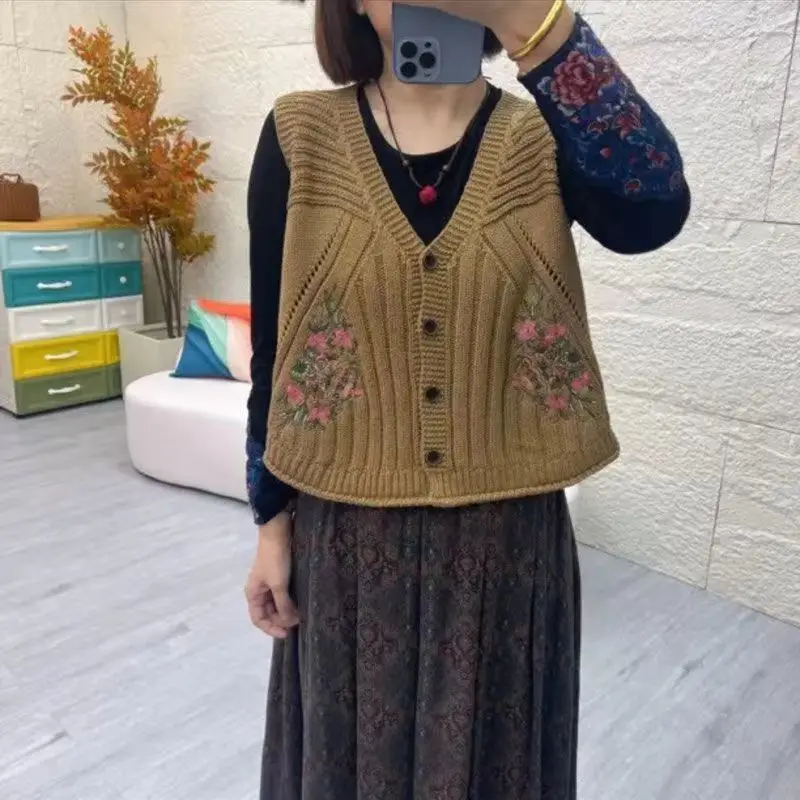 New Age-reducing Loose Flesh-covering Casual Versatile Embroidered Vest Women Fashionable Cardigan Sweater Wear