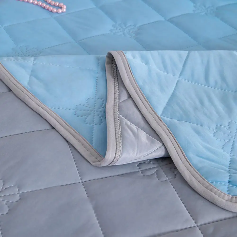 Premium Bedding Comforter for Hot Sleepers Breathable Summer Quilt Air Condition Blanket for Night Sweats Comfortable Sleep