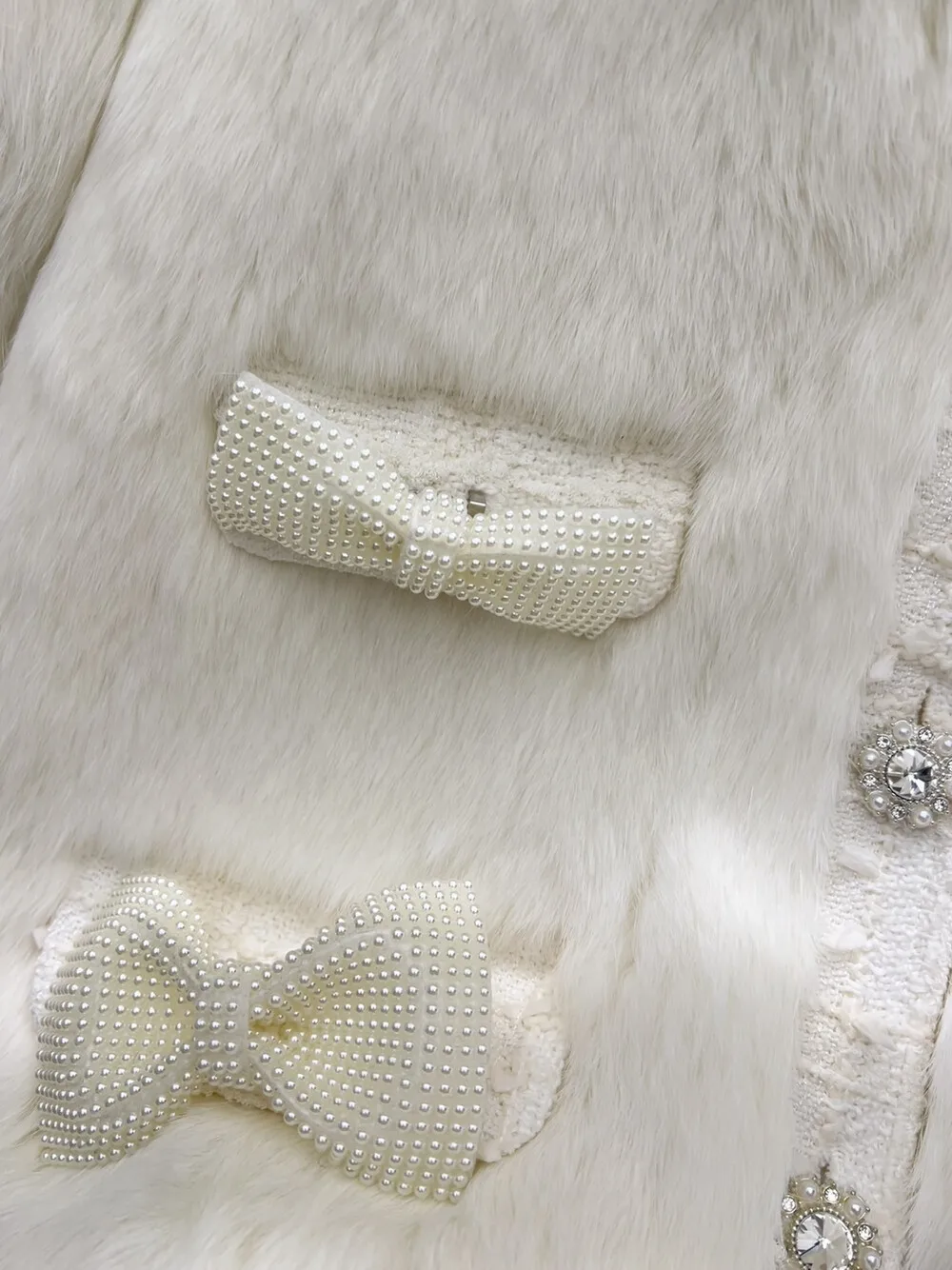 Abrigo de piel de conejo de un solo pecho para mujer, chaquetas francesas elegantes de alta sociedad, industria pesada, lazo con cuentas, cuello redondo, manga larga, invierno