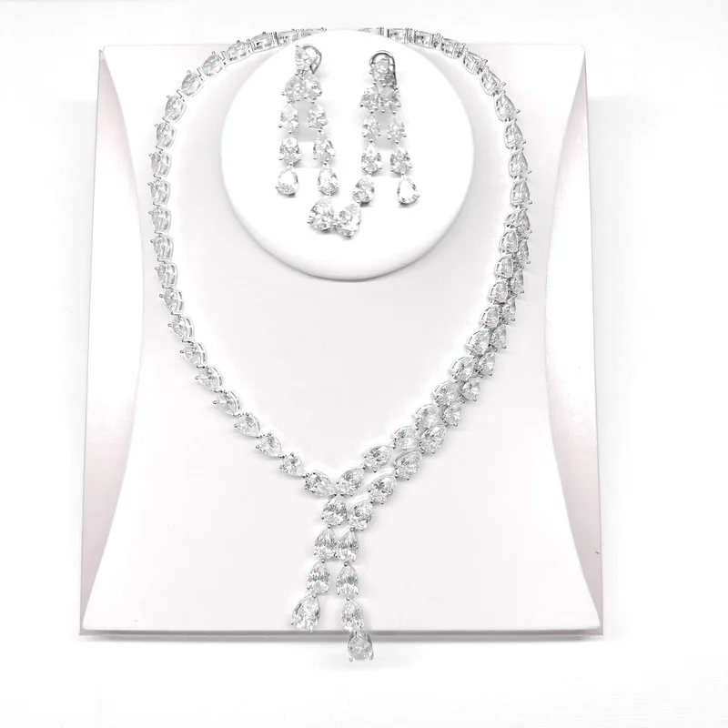 

Дизайнерская коллекция Серьги Ожерелье Женские женские инкрустации Белый каплевидный кубический циркон Двойная цепочка Ювелирные наборы для ужина и вечеринки