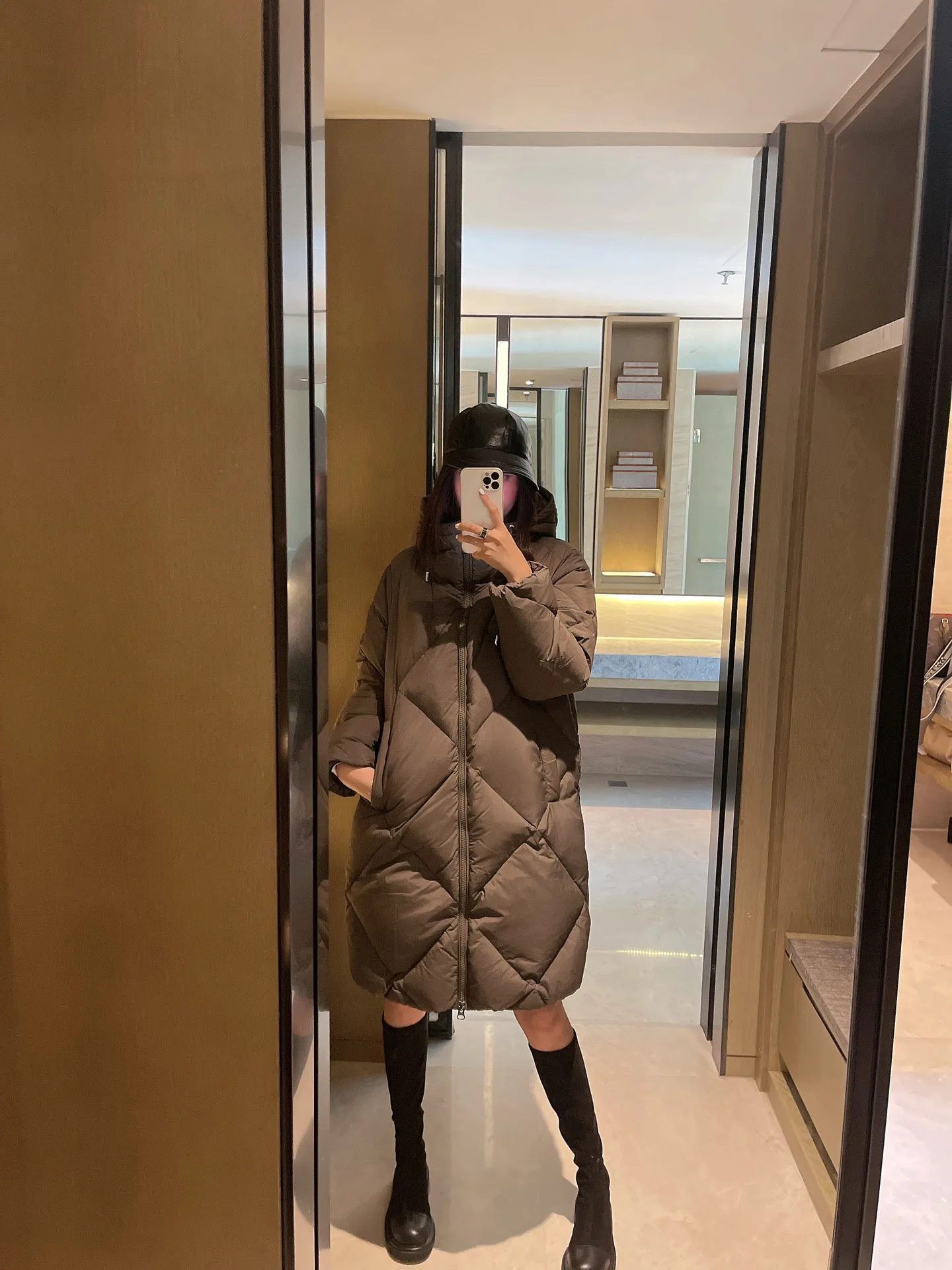 2025 Women's Clothing High quality diamond check hooded down jacket 1102