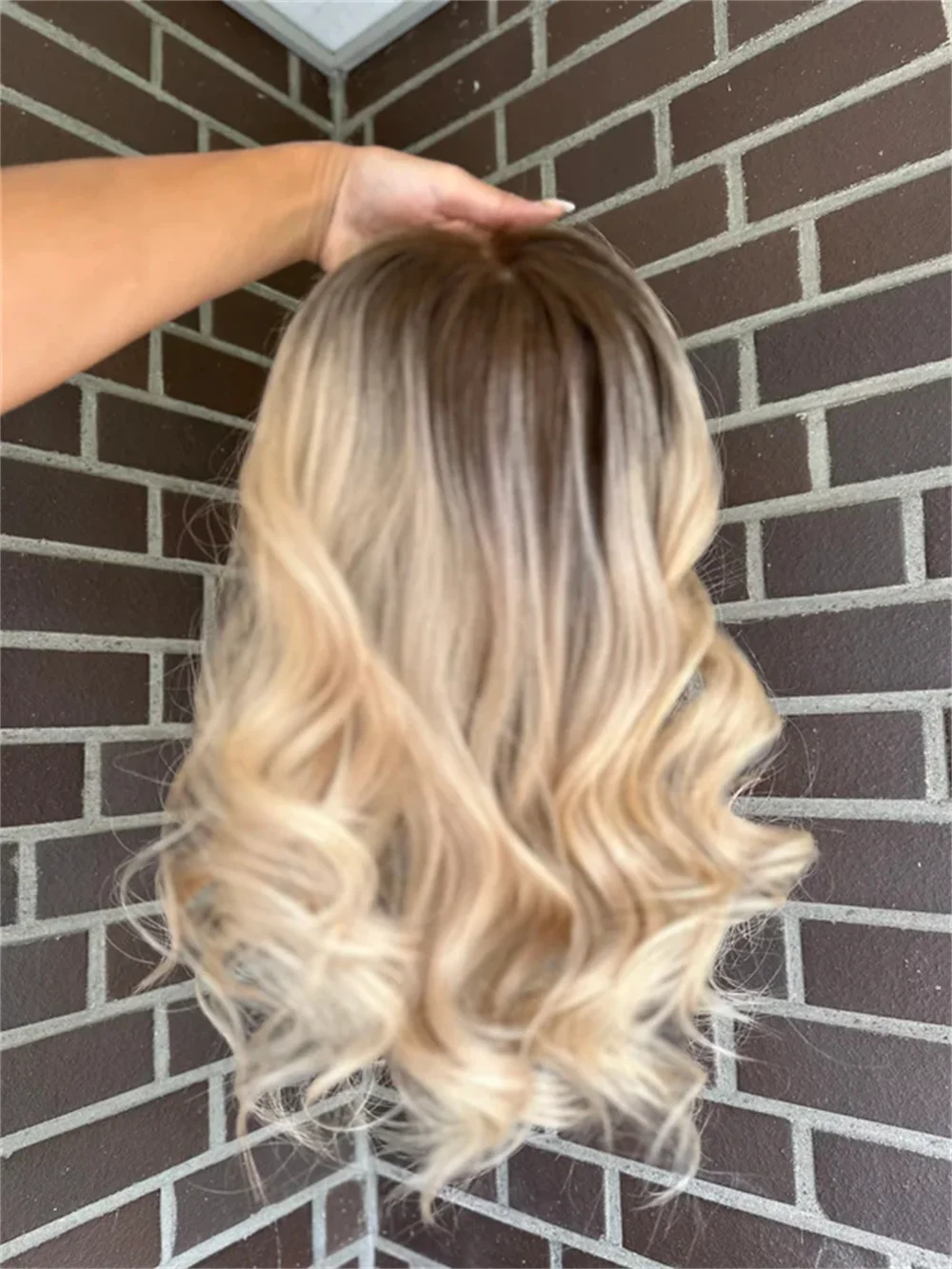 Natural Brown Roots Gold Blonde Wig Synthetic HD Lace Front Wig Ombre Pre Plucked Hairline Heat Resistant Lightweight Feel