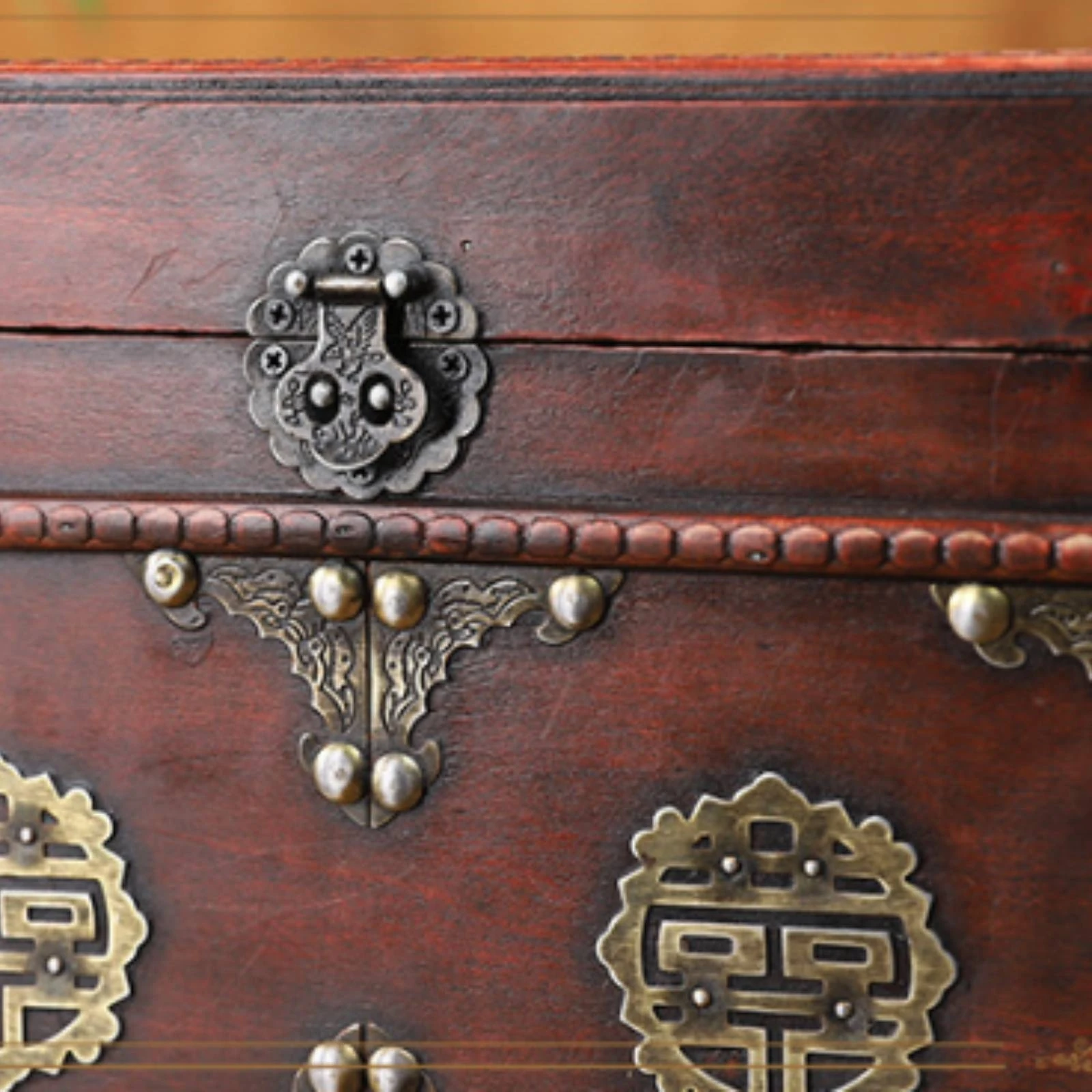 Storage Chest with Hinged Lid Vintage Wooden Storage Box with Latch Keepsake Chest with Hinged Lid Antique-Style for Newlyweds