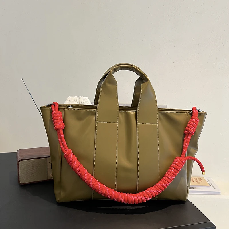 

Retro Large Capacity One Shoulder Bag Women French Texture Soft Leather Commute Tote Bag Casual Short Distance Travel Handbag