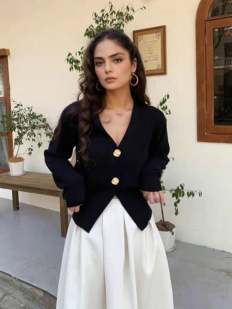 

Autumn/Winter New Arrivals Stylish Metal Buckle Long-Sleeved Knitted Cardigan Versatile and Elegant for Women