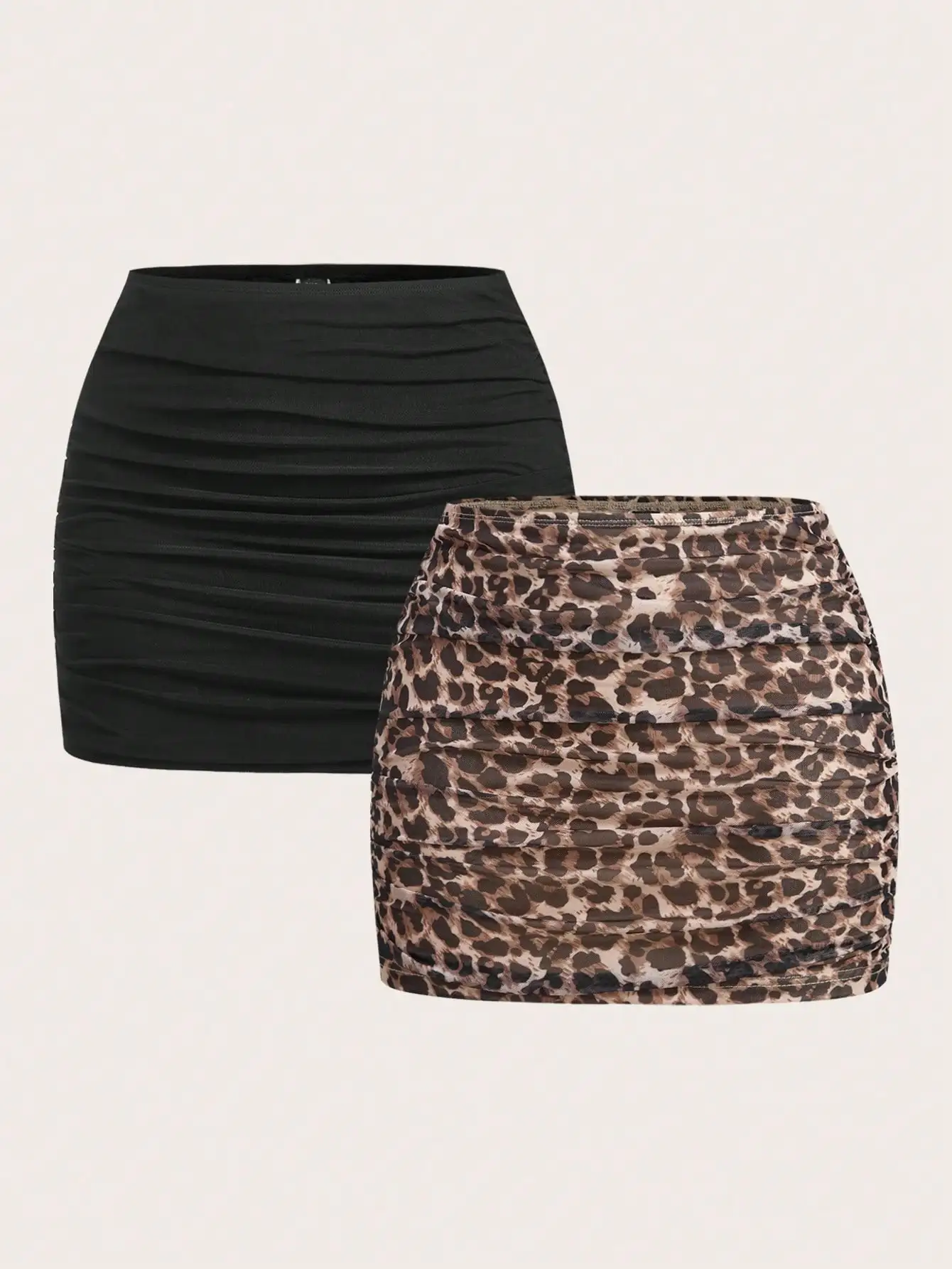 

Женский комплект с мини-юбкой с рюшами - однотонный черный и с леопардовым принтом