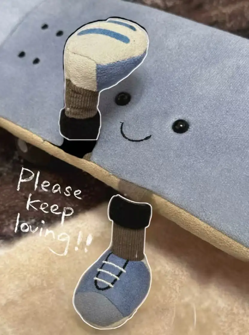 Verão novo simulado skate boneca brinquedo de pelúcia dos desenhos animados anime bonito travesseiro presente aniversário das crianças diversão boneca