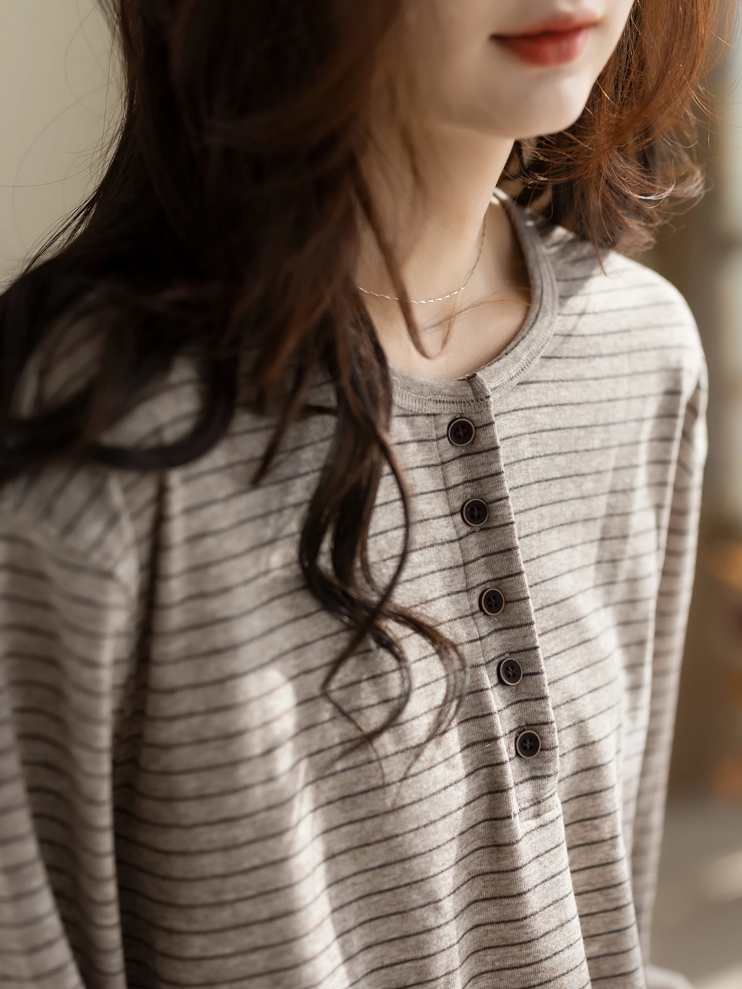 

Осень-зима 2022, женская повседневная хлопковая круглая футболка в полоску, пушистый бот, удобная дышащая футболка свободного покроя