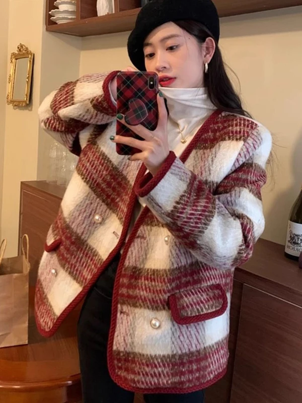 

Женское зимнее пальто-кардиган больших размеров из хлопка в клетку, утепленное, свободного кроя, в корейском стиле, на пуговицах, для фигуры типа «груша»