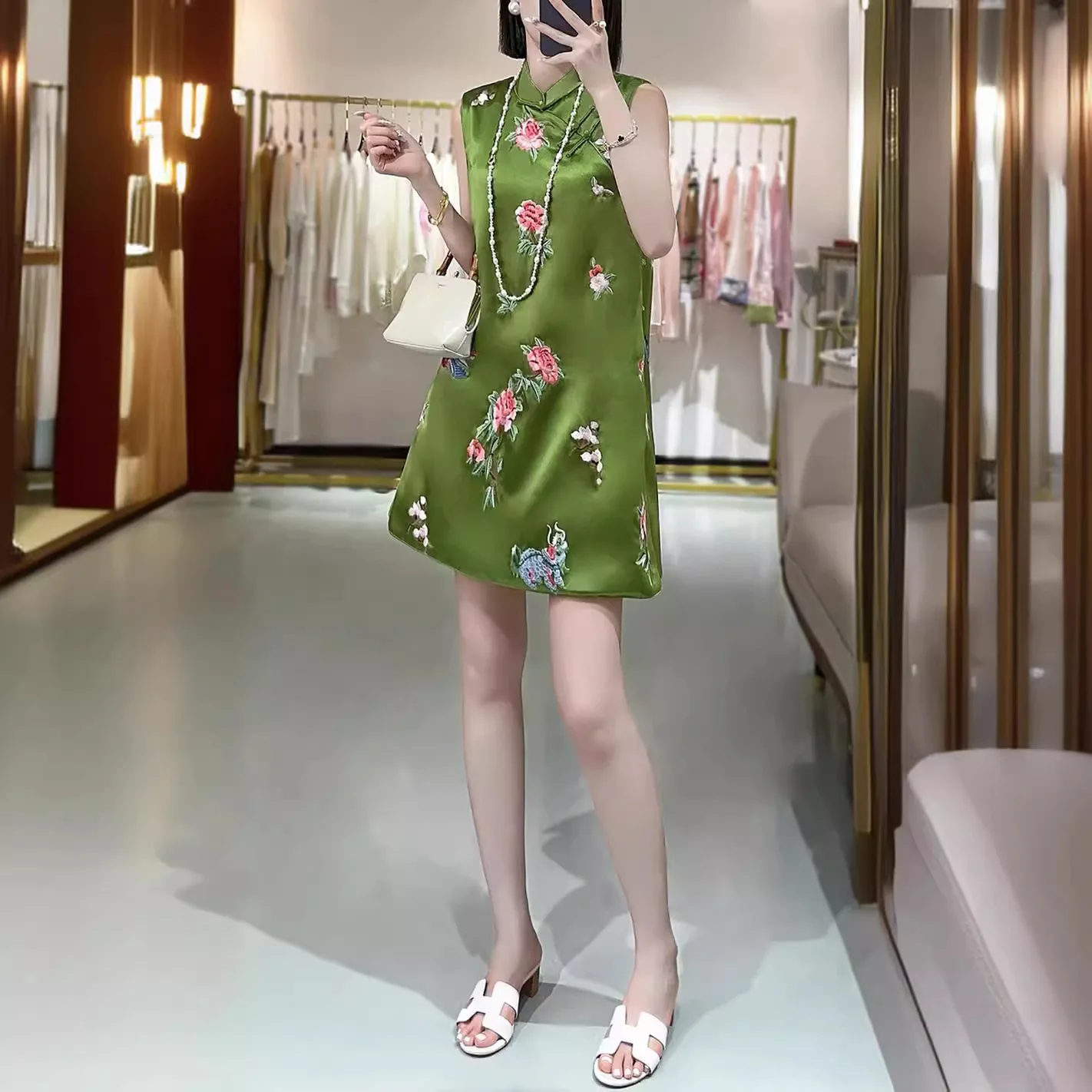 High-end Summer Women Royal Cheongsam Dress Retro Elegant Embroidery Flowers and Birds A-line Lady Party Acetate Qipao