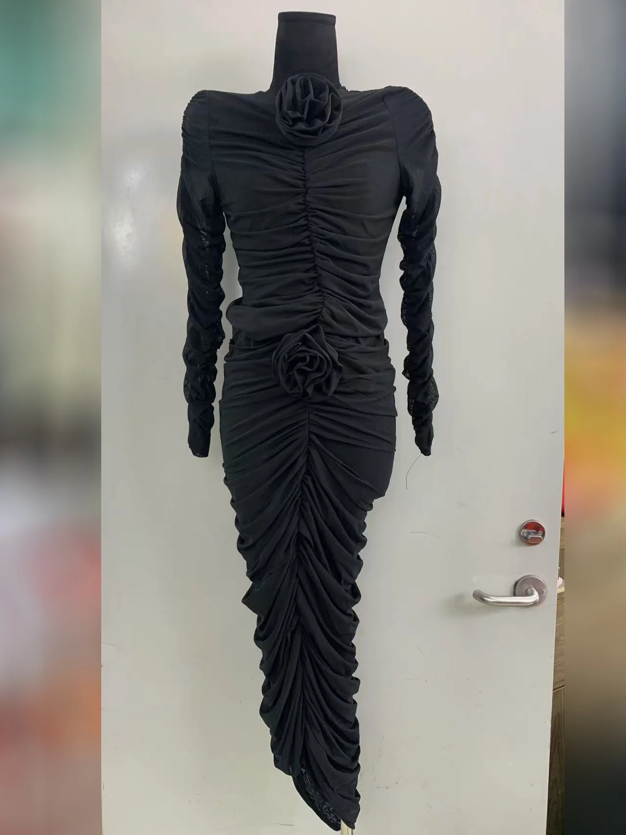 女性オフホワイト長袖シアーシャーリングトップとマッチングミディスカートセット 3D 花の装飾トレンディなファッションアンサンブル