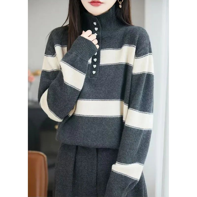 เสื้อโค้ทไหมพรมอุ่นๆ รุ่นใหม่สำหรับฤดูใบไม้ร่วงและฤดูหนาว เสื้อสเวตเตอร์ผู้หญิง ลายทาง คอเต่า แบบสวม หนา สไตล์ตะวันตก เสื้อซับในสำหรับผู้หญิง