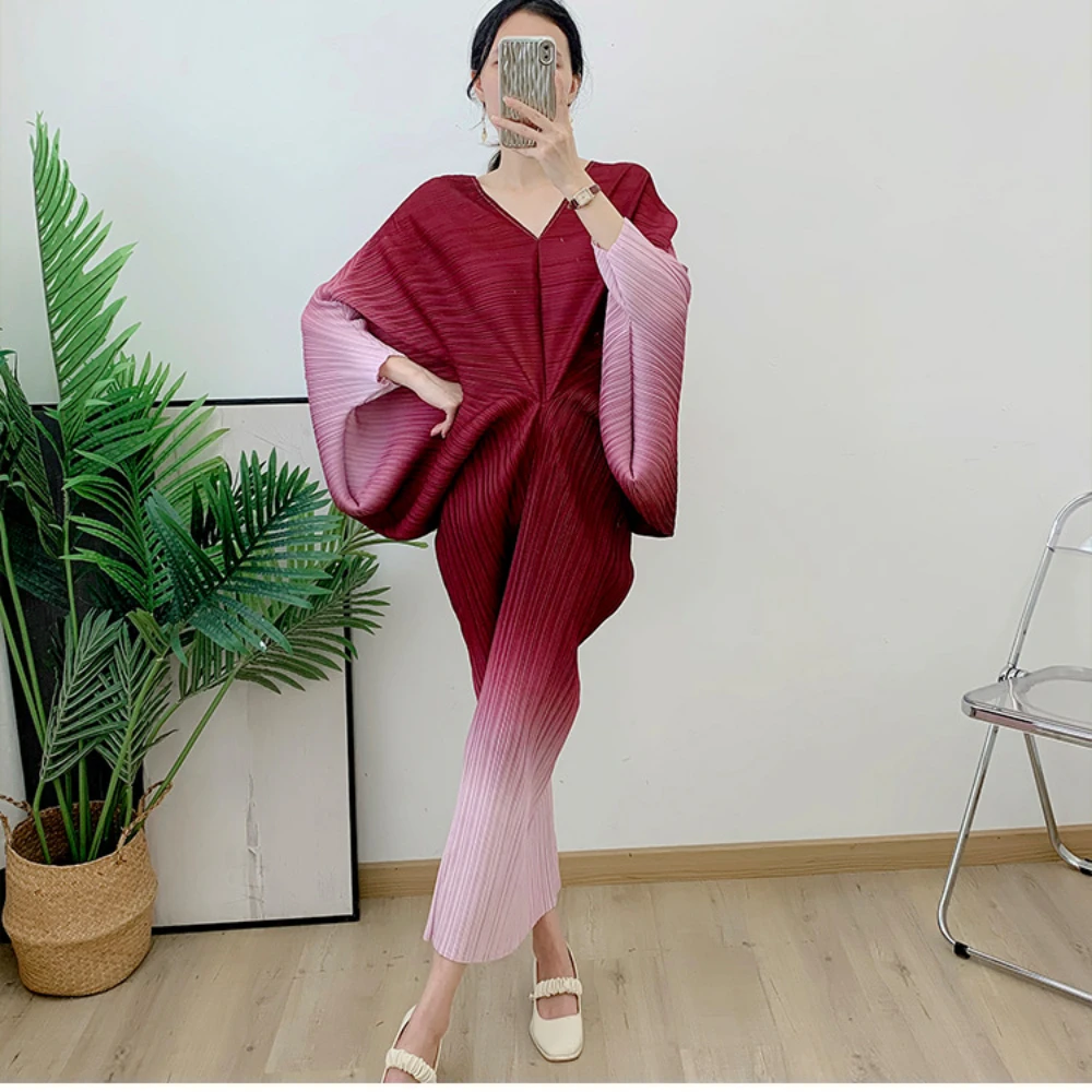 

Miyake Pleated Dress For Women V-neck Batwing Sleeve Gradient Color Loose 2023Summer Female Fashion Dresses Elegant New Clothing