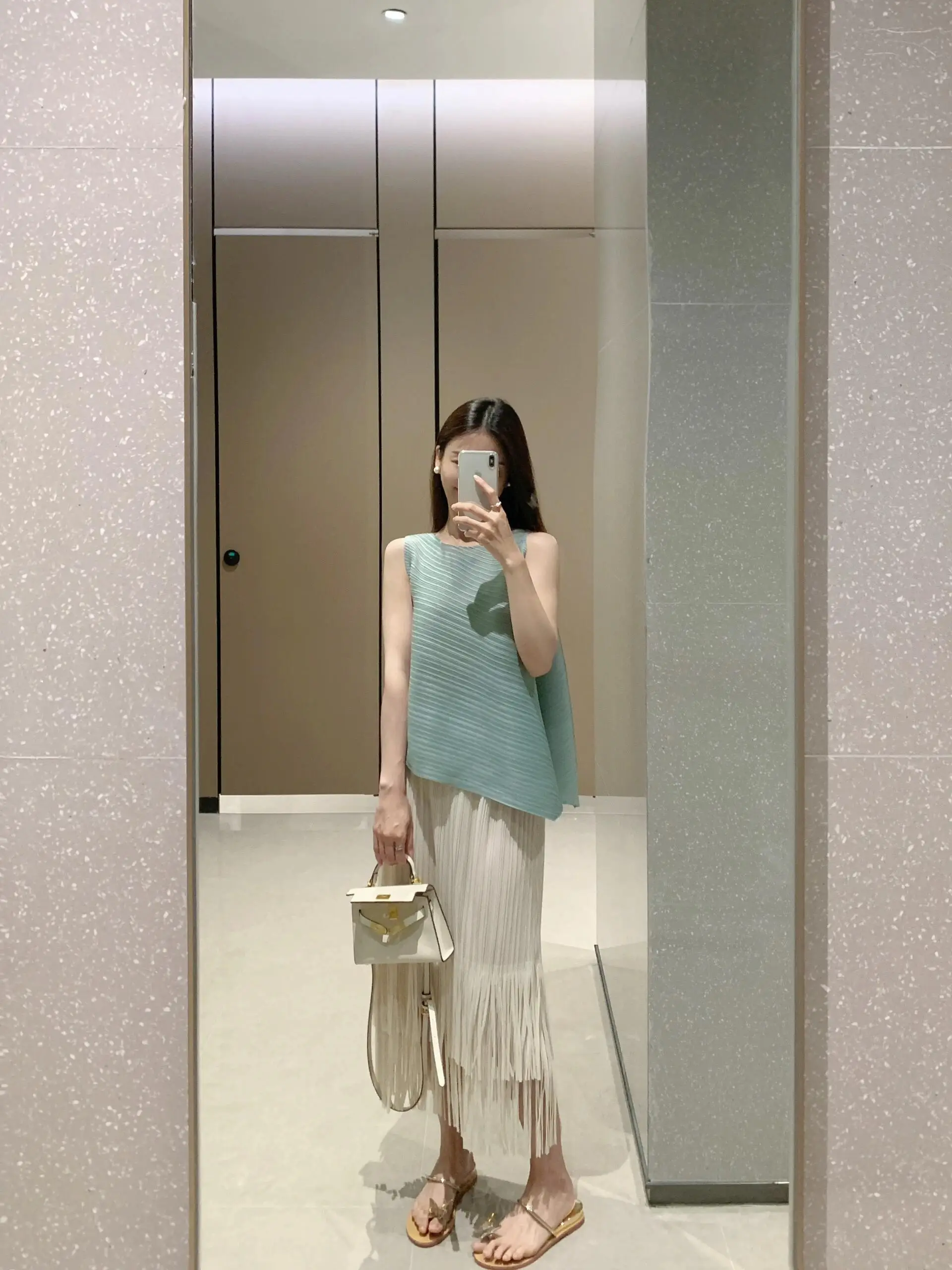 

Chic Two-Piece Set Skirt with Tassel And Pleated Design Fashionable Spring Collection for Women in Their 20s And 30s