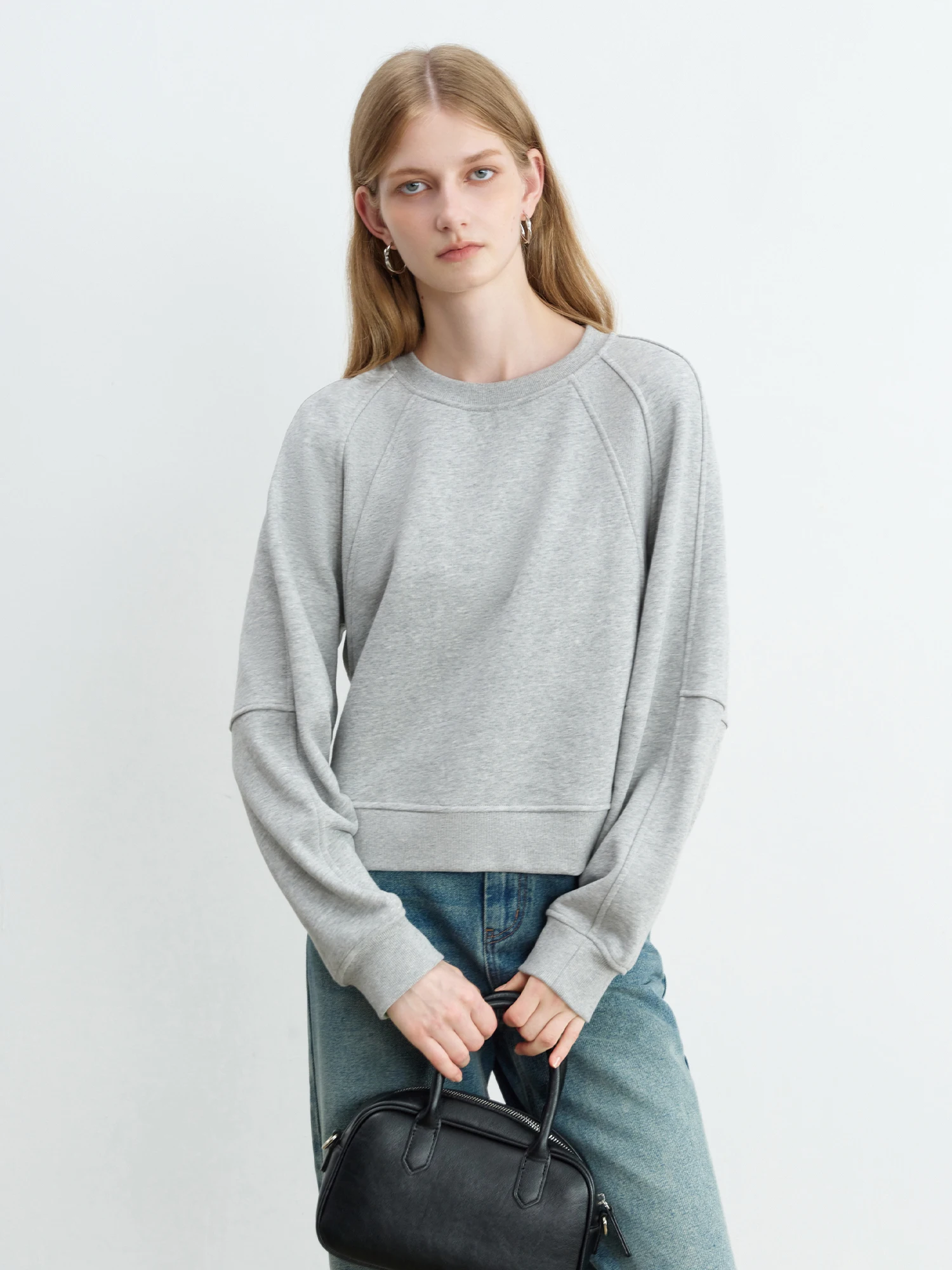 ZIQIAO Petite Sense Structure Raglan Sleeve Pullover Sweatshirt For Women 2025 Autumn New Round Neck Solid Color Top 25ZQ93075