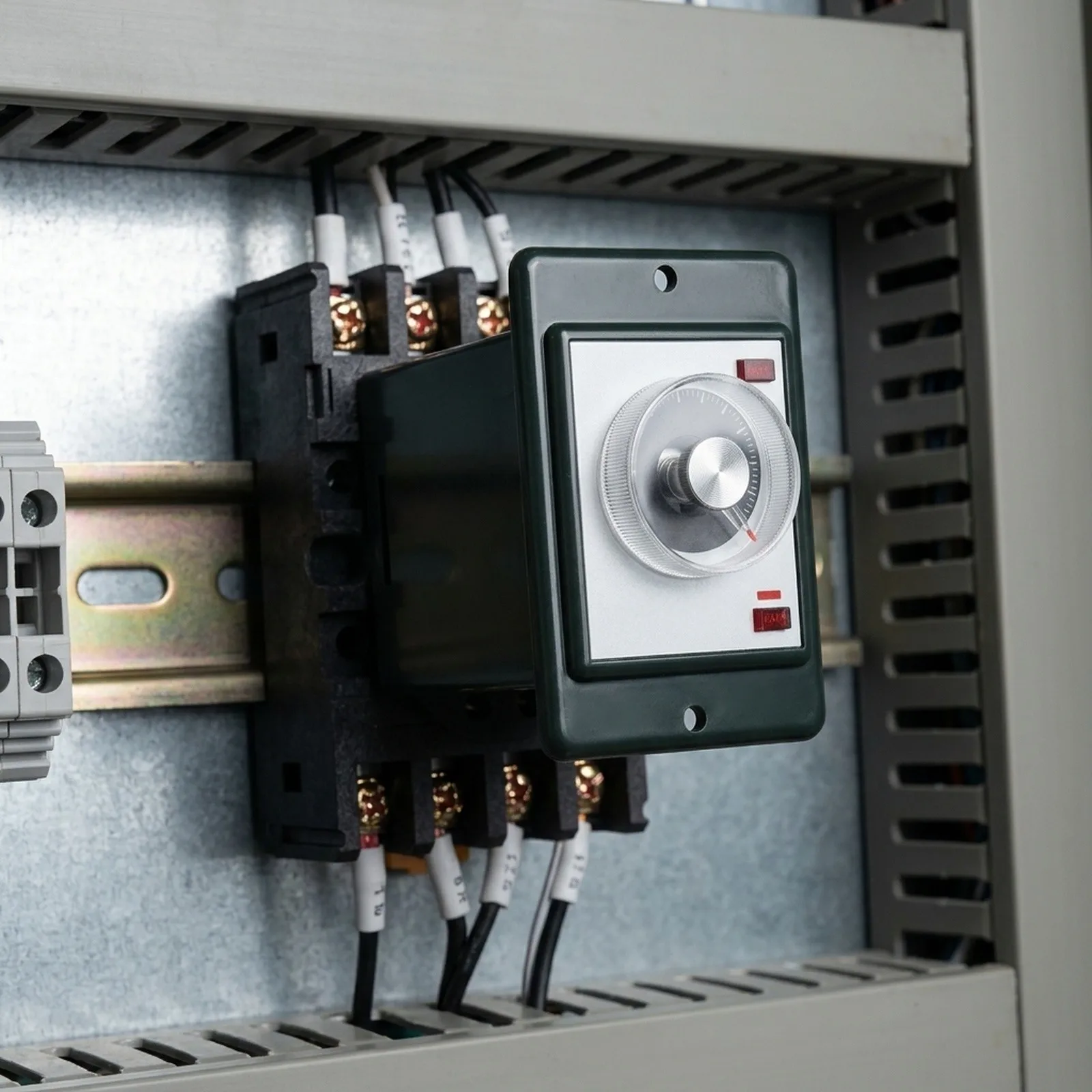 AH2-Y AC 220V Power On Delay Timer Relay 0-60 Seconds Adjustable Timing Socket Base 100mm Total Length DIN Rail Mount