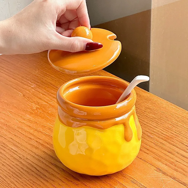 Honey Pot Lard Jar Ceramic Glaze High Temperature Seasoning Chili Oil With Spoon Lard Jar With Lid